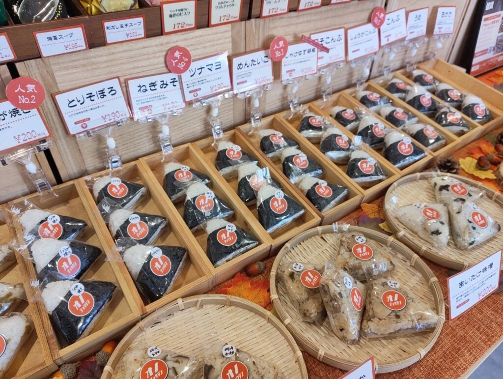 手作りのおにぎりを販売中！